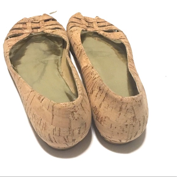 Stuart Weitzman | Cork Flat Sandals - Picture 3 of 6